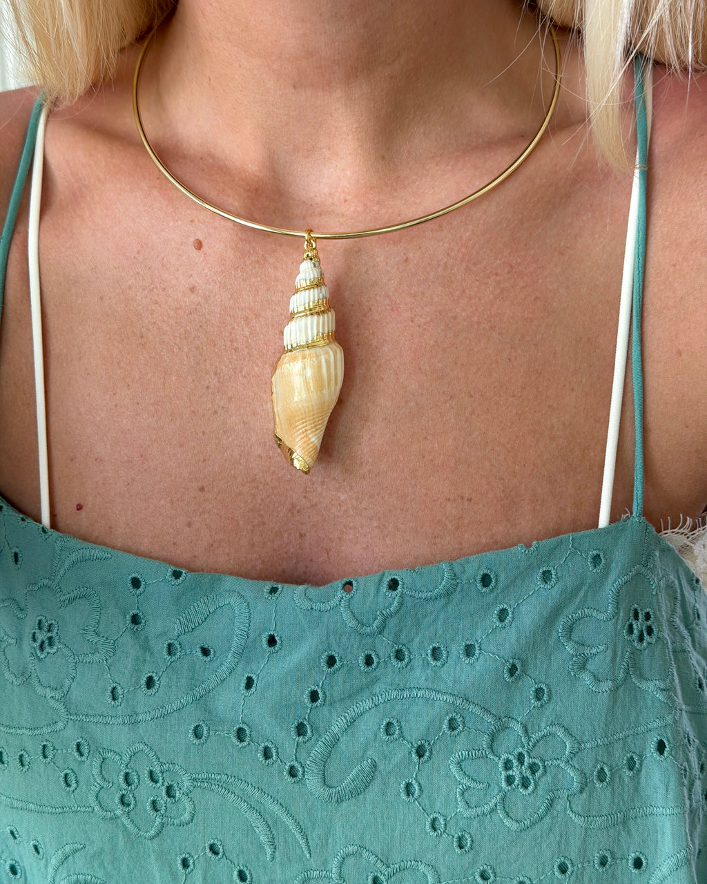 Shelly Collar Necklace